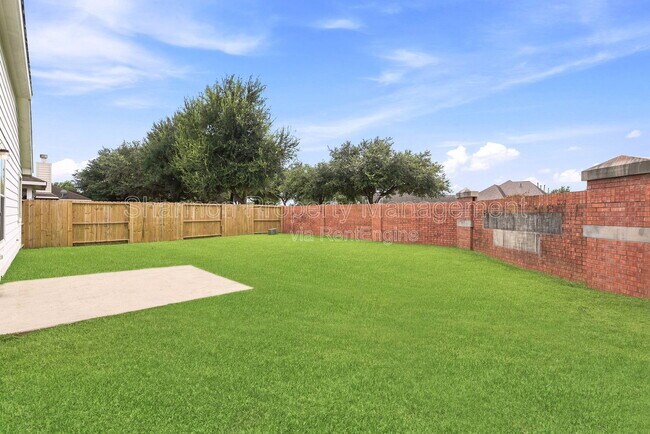 Building Photo - 2002 Roaring Springs Dr