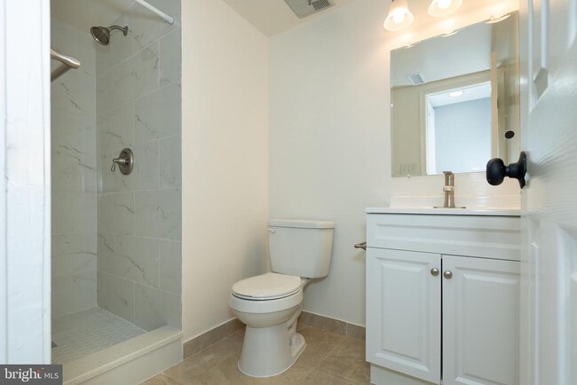 Building Photo - 13640 Deerwater Dr