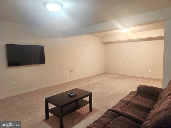 Building Photo - 917 Crestfield Dr