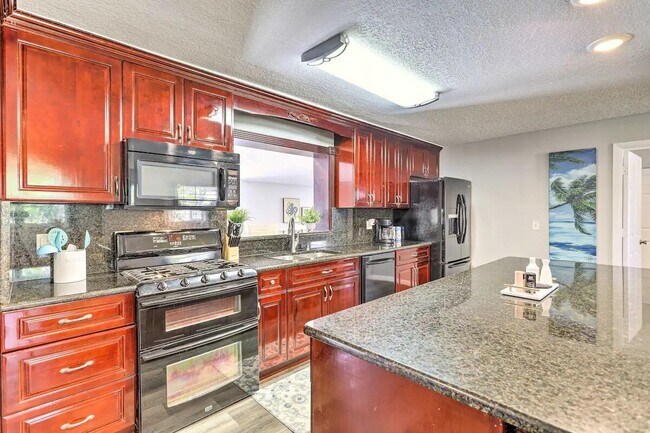 Building Photo - 1293 Fiddler Ave