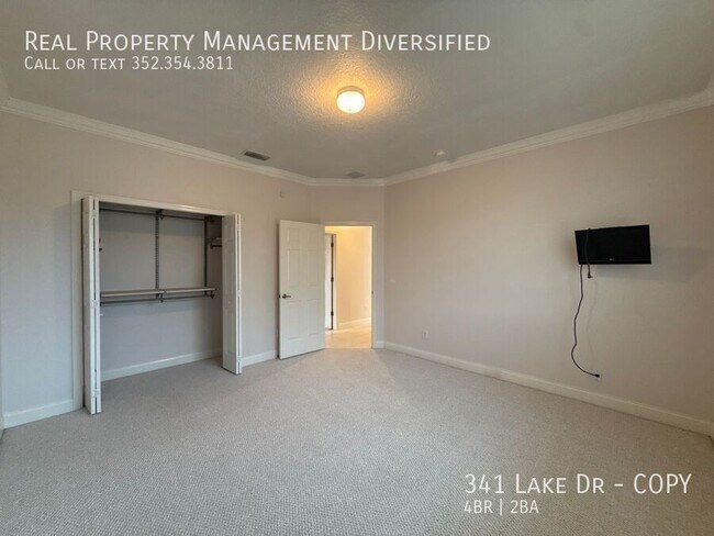 Building Photo - 341 Lake Dr