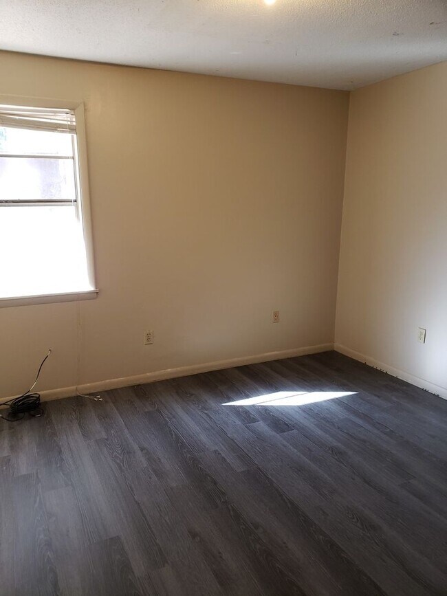 Building Photo - 2865 A Glenhills Cir