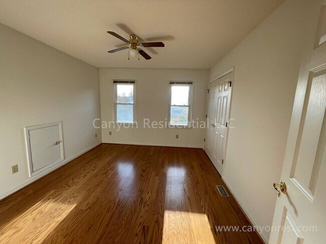 Building Photo - Beautiful 3b2b, ready to move in!
