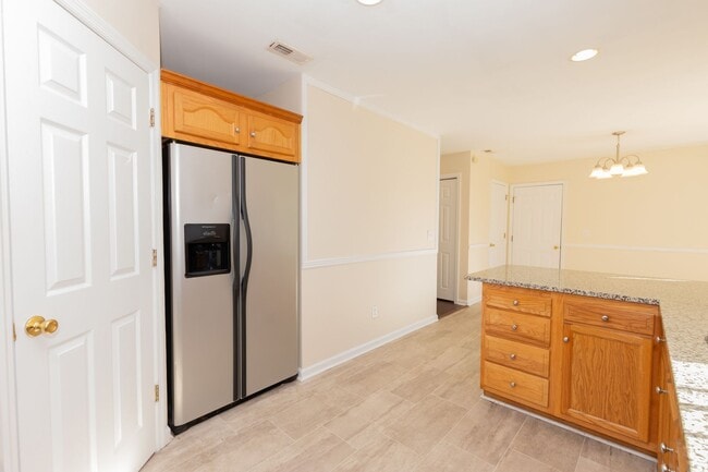 Building Photo - MOVE-IN READY $300 off first month