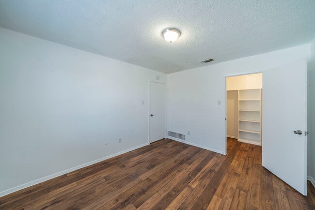 Building Photo - 4828 Wellesley Ave
