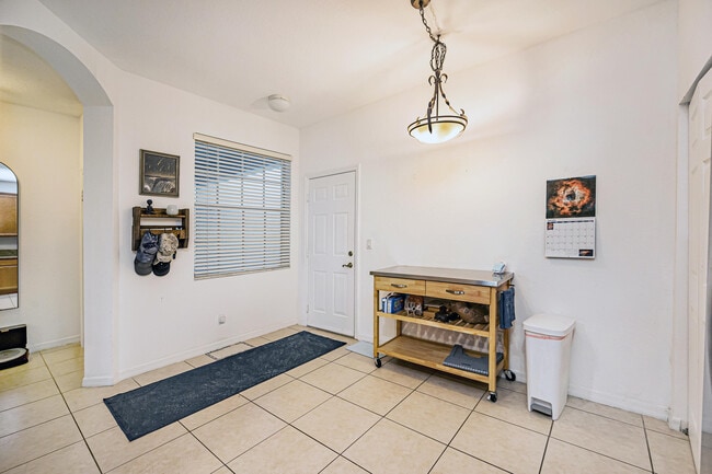 Building Photo - 3021 Grandiflora Dr