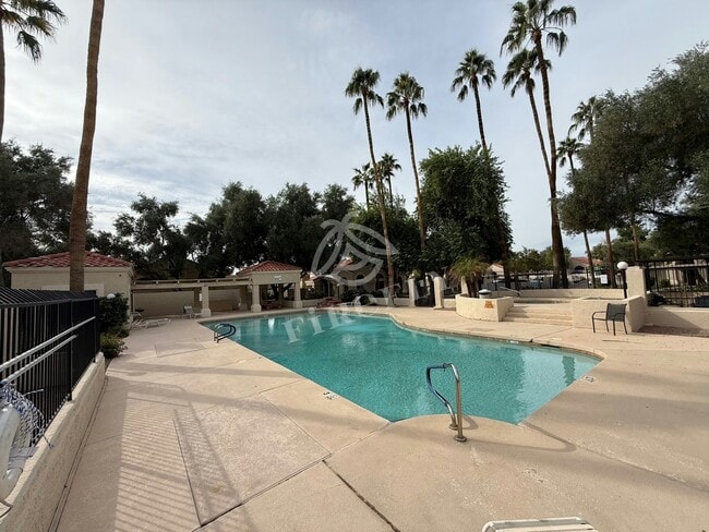 Building Photo - 1111 W Summit Pl