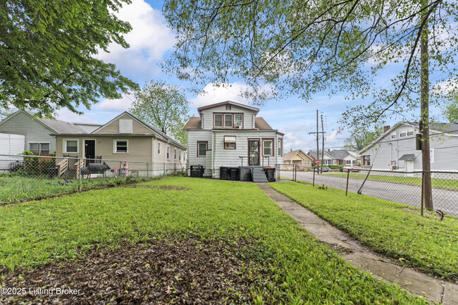 Building Photo - 401 S 38th St
