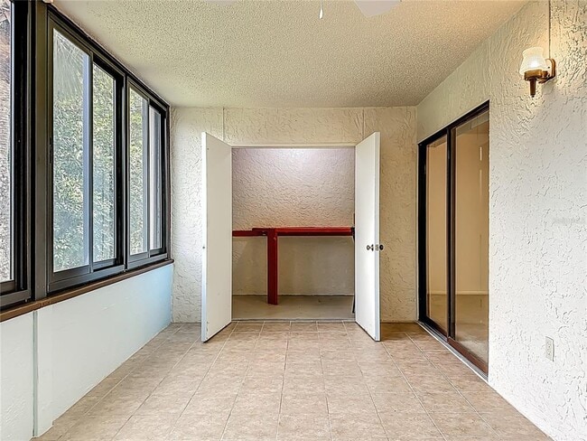 Building Photo - 434 Palm Tree Dr