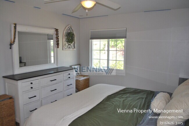 Building Photo - 2913 Kerria Way