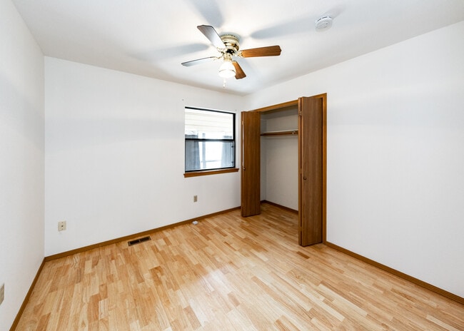 Building Photo - 838 Daffodil St