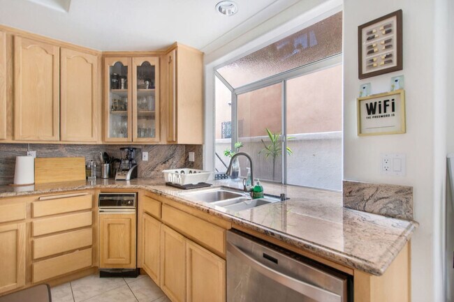 Building Photo - 603 10th St