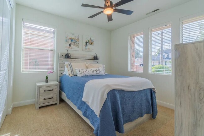 Building Photo - Hurricane Main Home