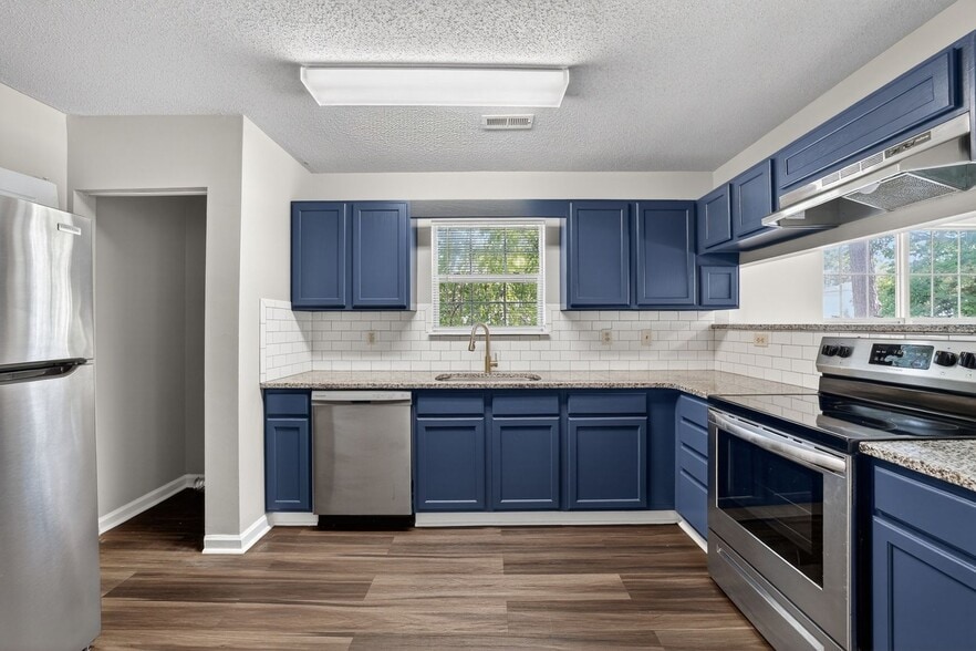 Building Photo - 4246 Villas Dr