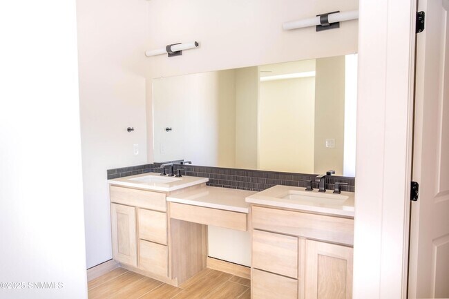 Building Photo - 3614 Paragon St