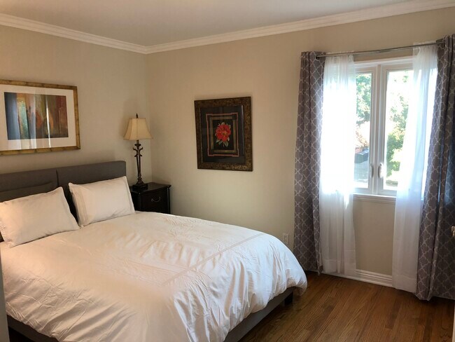 Building Photo - 1013 N La Jolla Ave