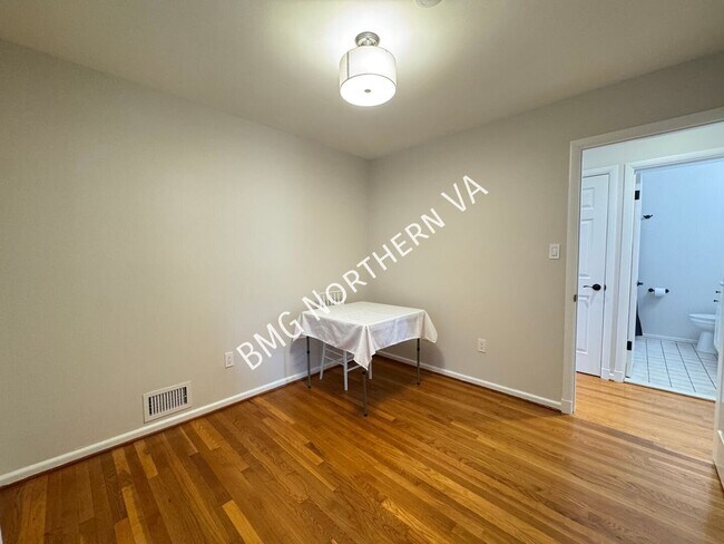 Building Photo - 1109 Hillcrest Dr SW