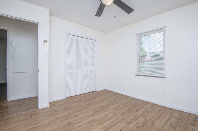Building Photo - 805 Goldfinch Ave