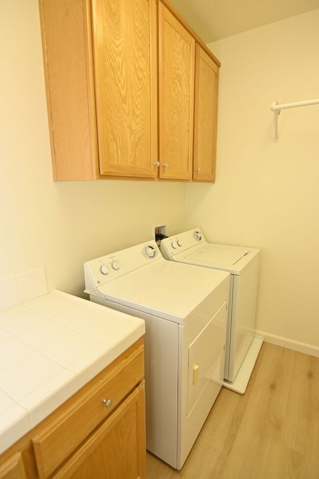 Building Photo - 6391 Sussex Ct