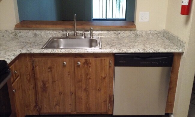 Building Photo - 7113 Golf Colony Ct