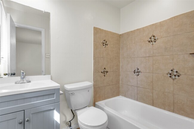 Building Photo - 6913 Chasewood Dr