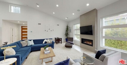 Building Photo - 10331 La Grange Ave