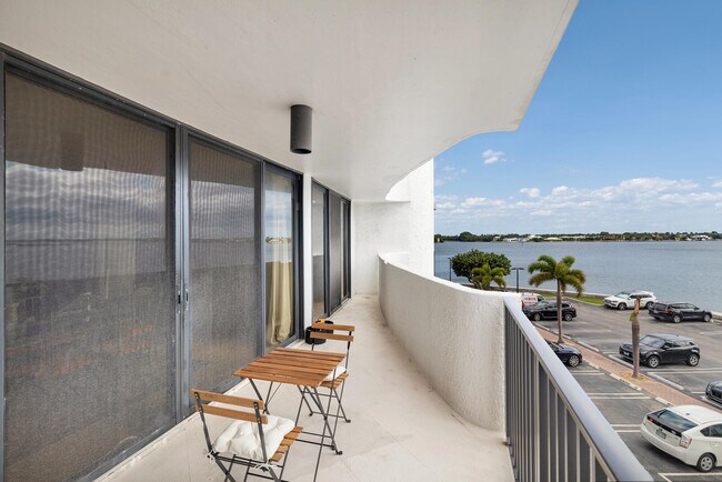 Building Photo - 1200 S Flagler Dr