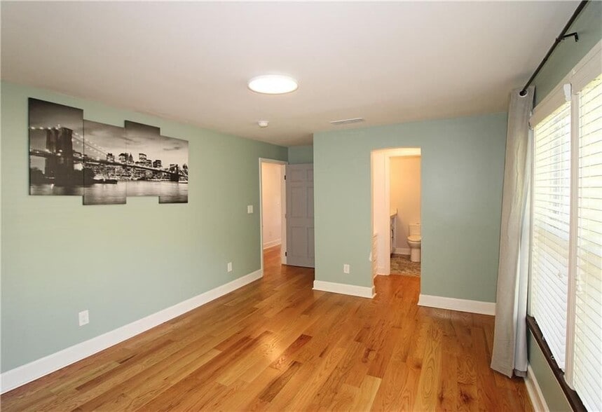 Building Photo - 49 New St