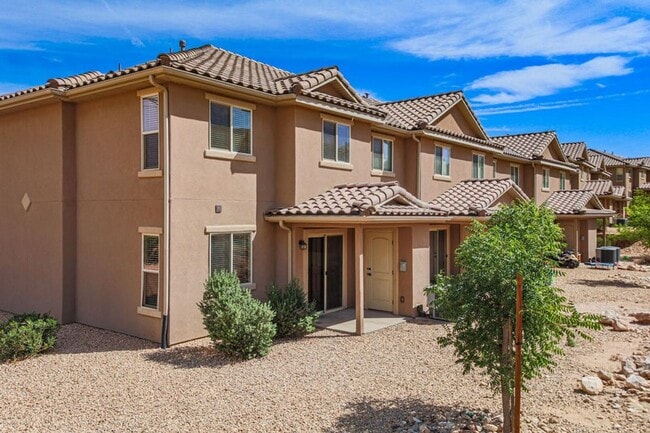 Building Photo - Beautiful Fossil Hills END UNIT!!