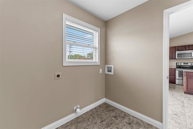 Building Photo - 101 Shadow Pointe Dr