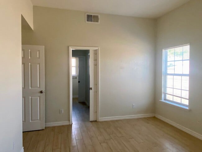 Building Photo - 617 Cielo Vista Ct