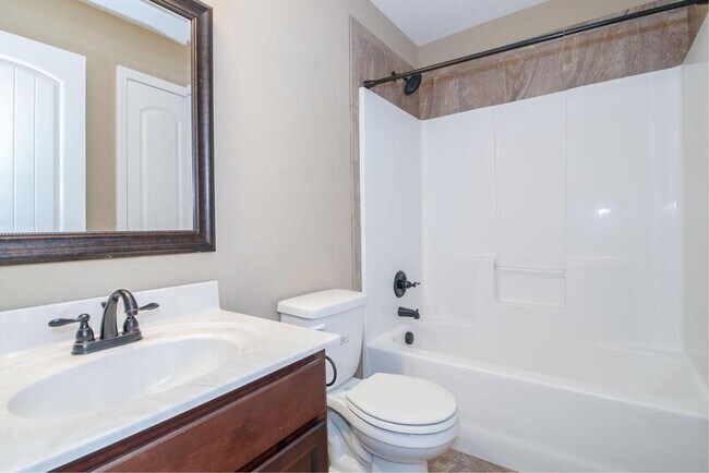 Building Photo - 105 Raider Dr