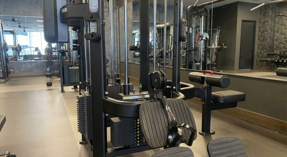 Building Photo - 411 N Akard St