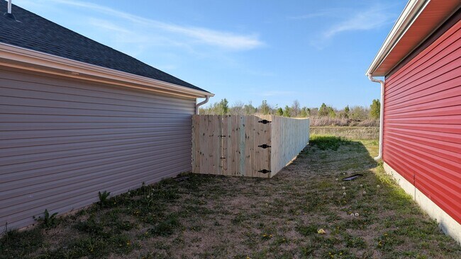 Building Photo - 707 Short Leaf Ln