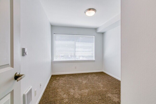 Building Photo - Roseland Apartments