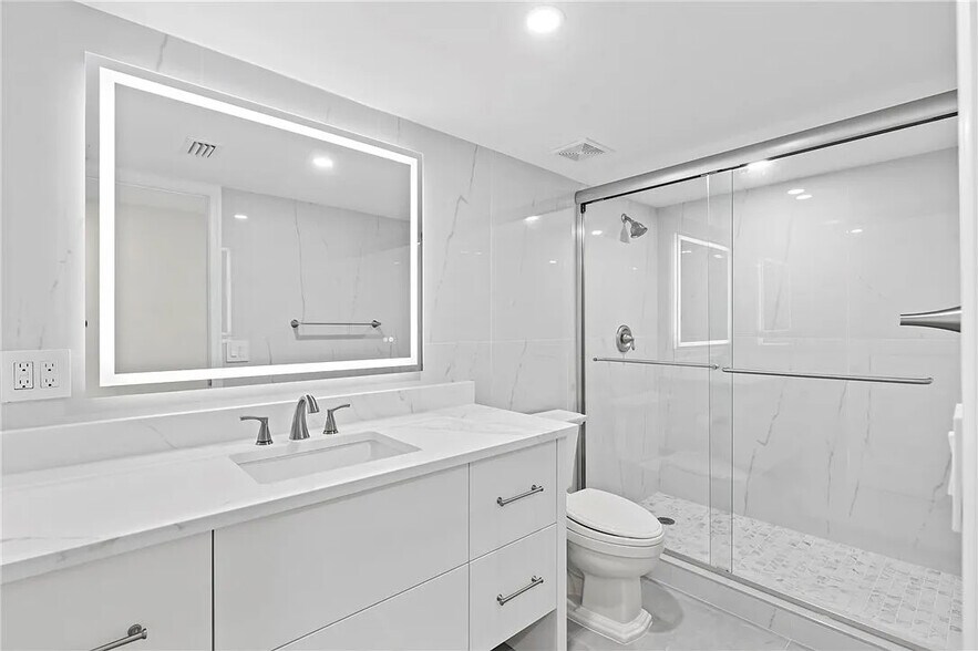 Bath Rm #1 - 4600 Jimmy Buffett Mem Hwy