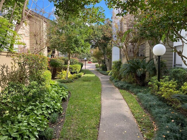 Building Photo - 10049 Westpark Dr