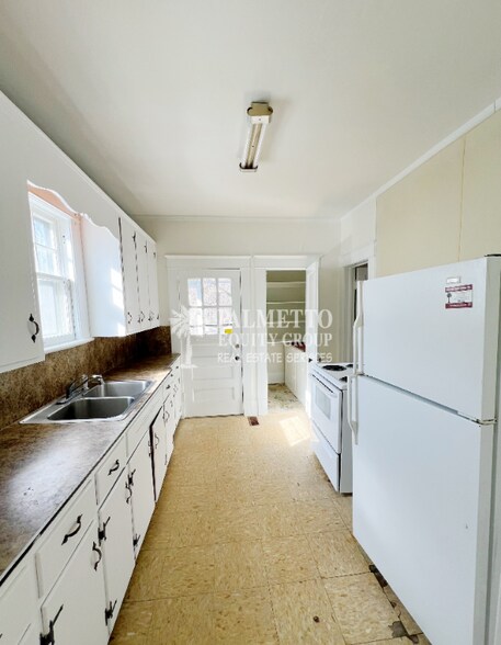 Building Photo - 1104 Gregory St