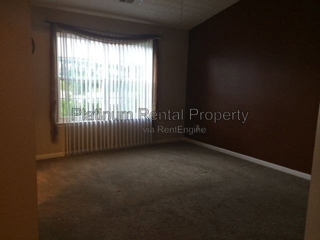 Building Photo - 244 Village Square Dr