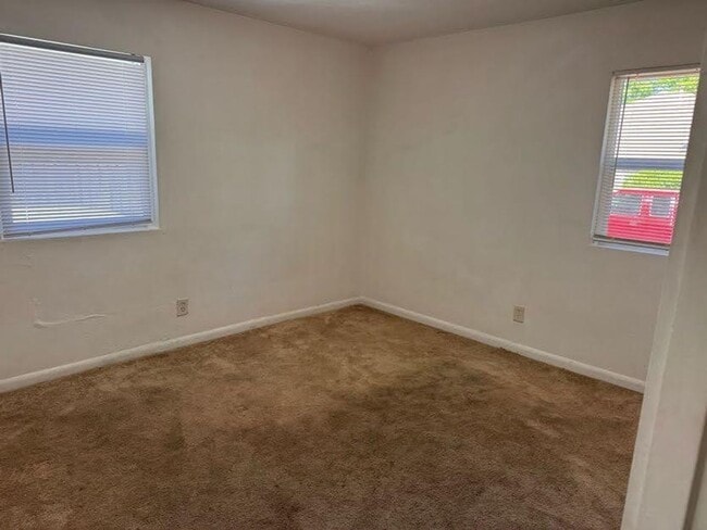 Building Photo - 4 Bedroom home