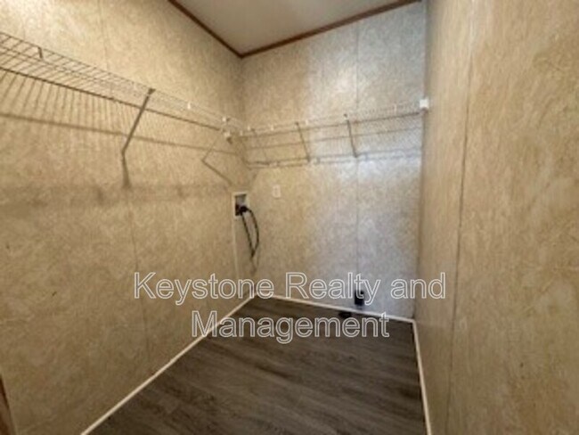 Building Photo - 822 Monroe Ln