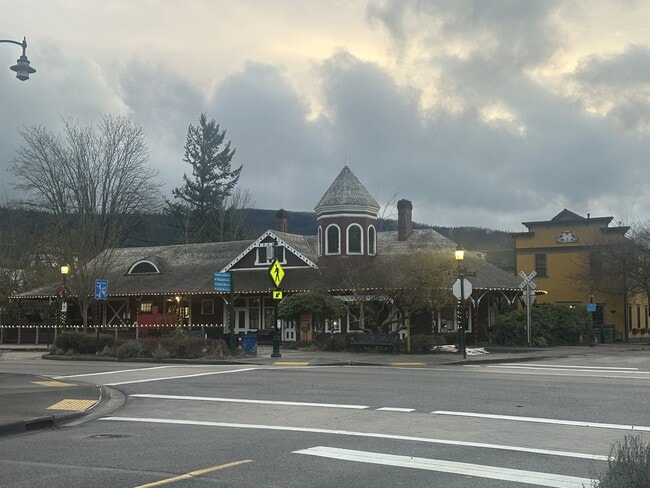 Building Photo - 7951 Maple Ave SE