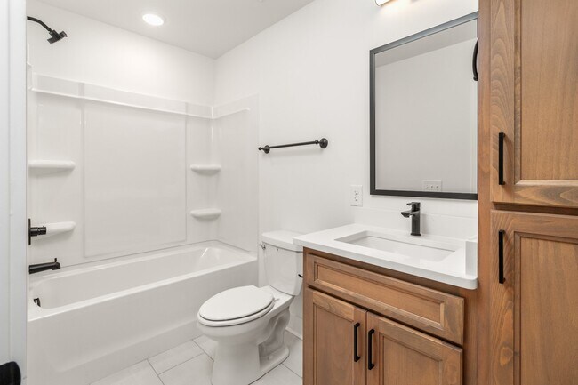 Building Photo - 11 Dutch Dr