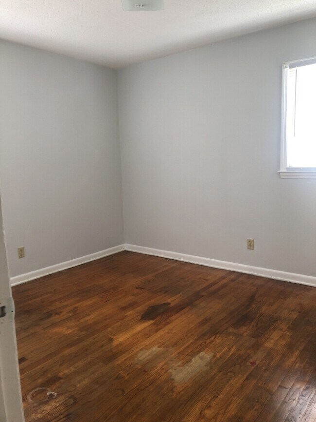 Building Photo - Duplex in Spartanburg