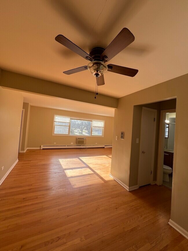 Building Photo - 560 Princeton St