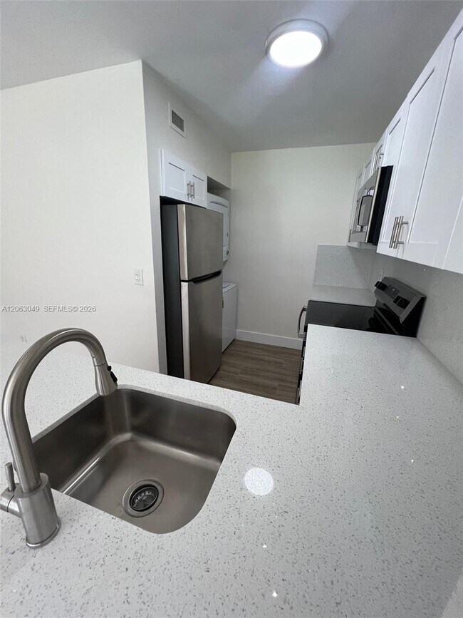 Building Photo - 2685 W 66th St