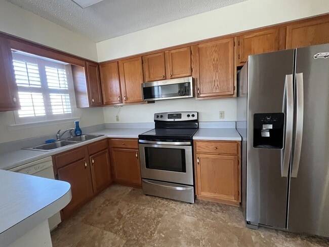 Building Photo - Bright and airy 2 Bedroom, 2 Bath home in Tara Trace Community