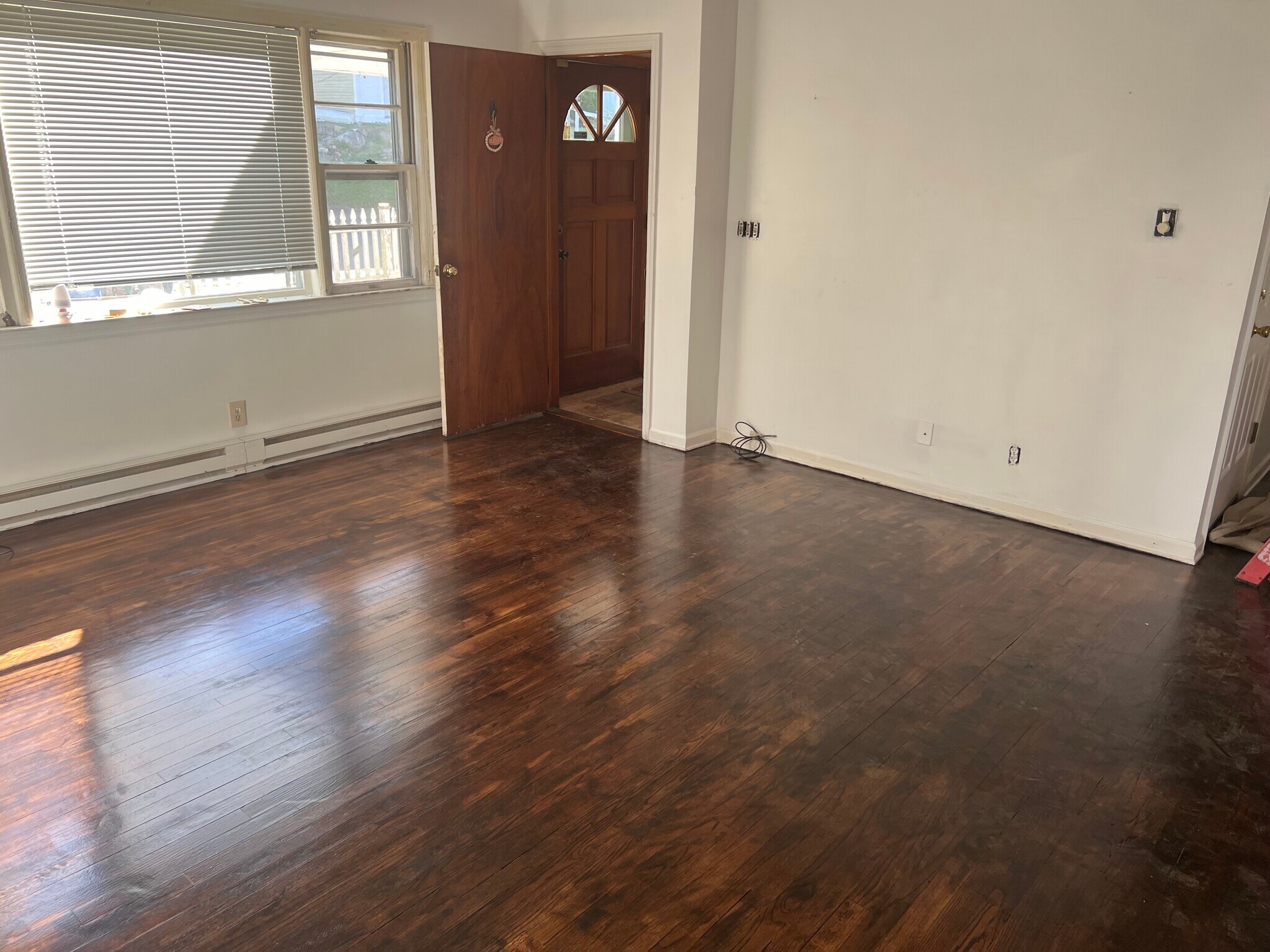 Living room - 21 N Spring St