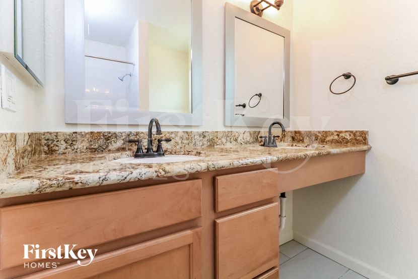 Building Photo - 9601 N 34th Ave