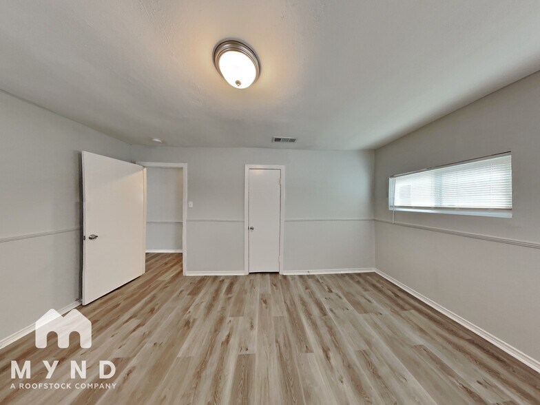Building Photo - 110 N Redford Ln